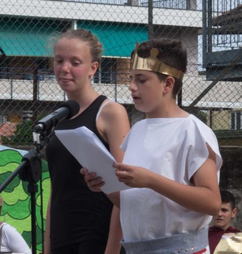 Luca ed Eleonora avviano la rappresentazione