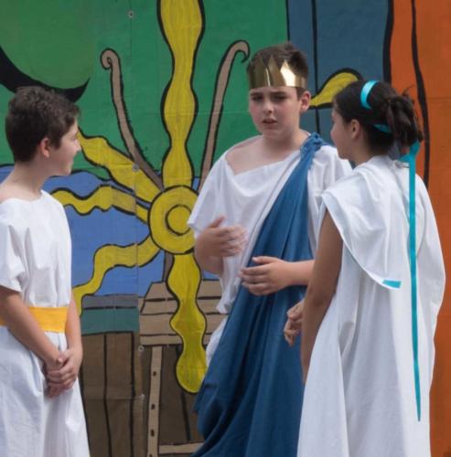 Peleo-Lorenzo, Zeus-Robert, Teti-Valeria