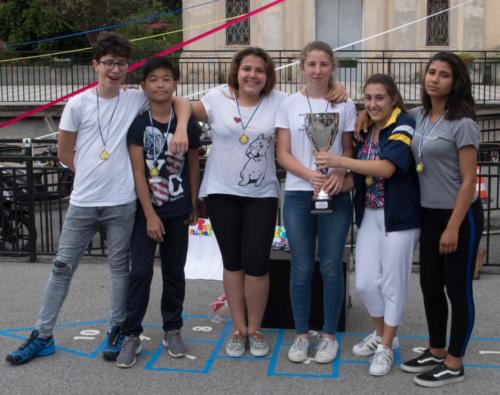 Squadra 1a classificata torneo di pallavolo (da sx Tommaso, Giacomo, Sofia, Chiara, Alice, Sofia)